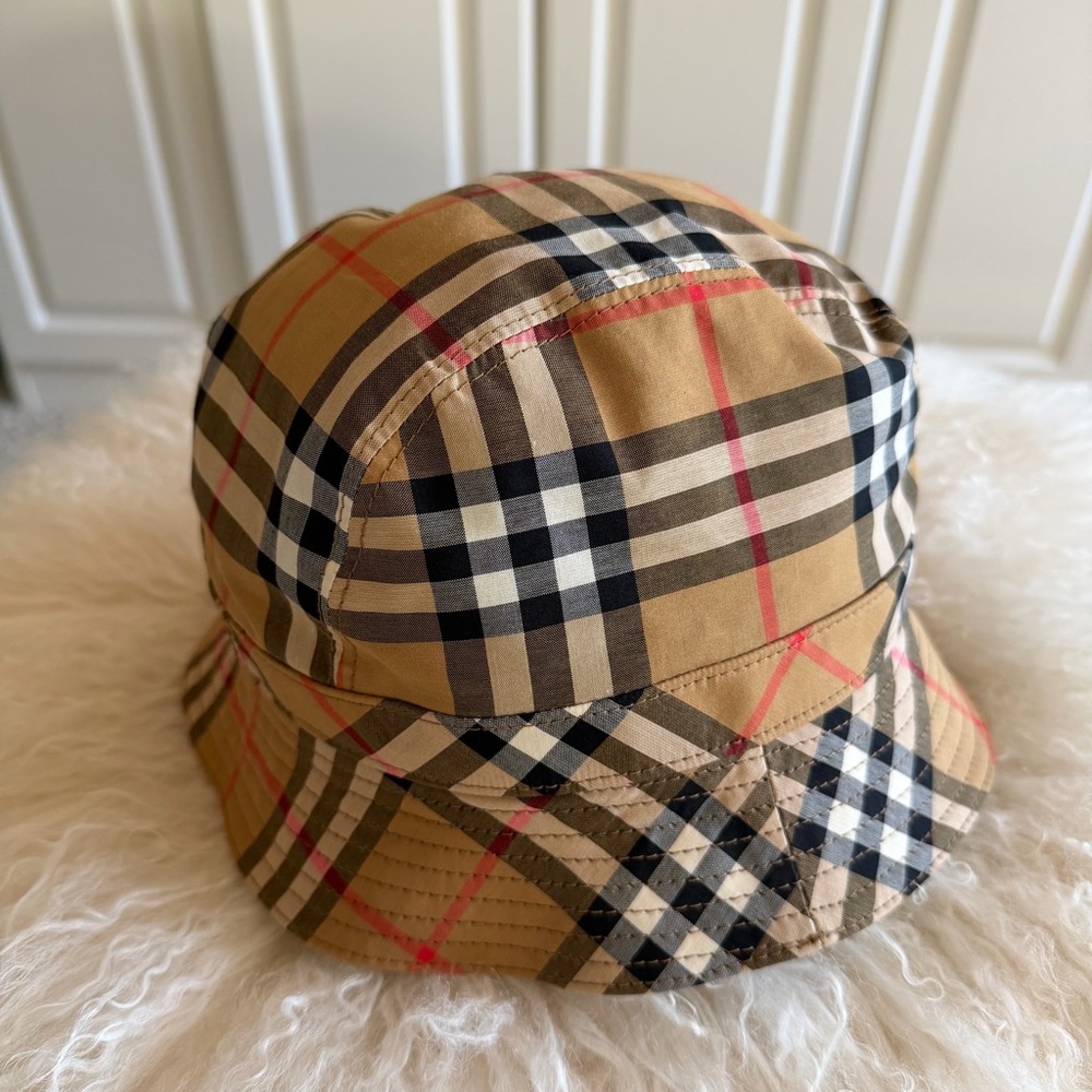 Burberry Bucket Hat/ limited edition